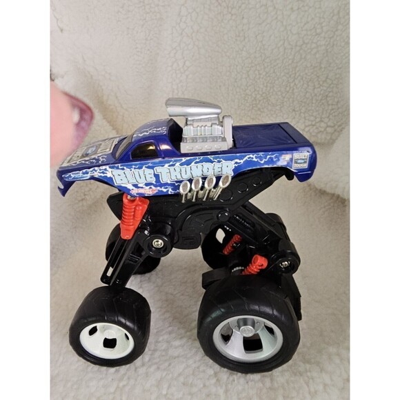 2004/05 Hot Wheels Monster Jam 1:24 BLUE THUNDER Diecast Monster Truck - Picture 5 of 13